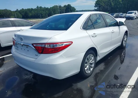 2015 Toyota Camry Le z USA, uszkodzony, nr VIN 4T1BF1FK2FU090674